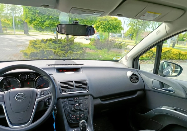 Opel Meriva cena 24700 przebieg: 111000, rok produkcji 2011 z Nieszawa małe 326